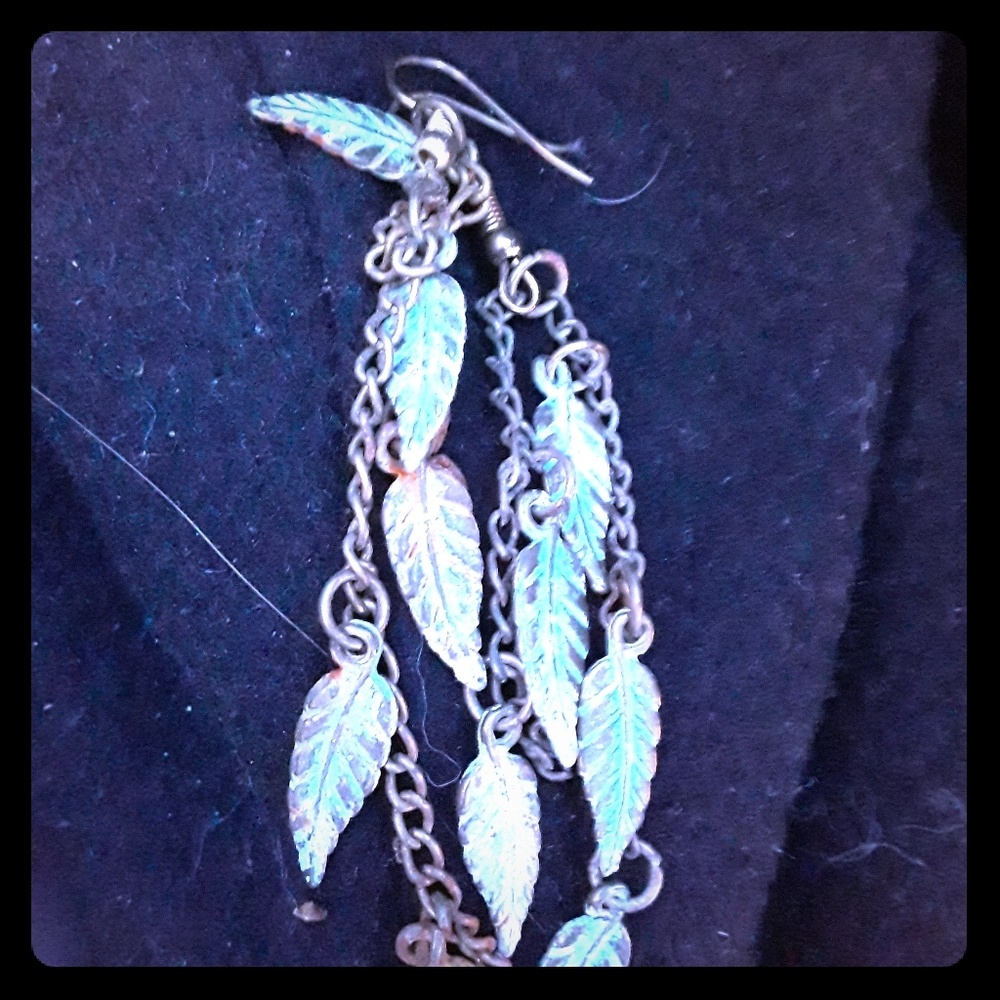 Dangle feather earrings